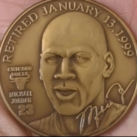 MICHAEL JORDAN SIGNATURE ENGRAVED BULLS MEMORABILIA RETIREMENT COIN&COA &POSTERS - Picture 4 of 17